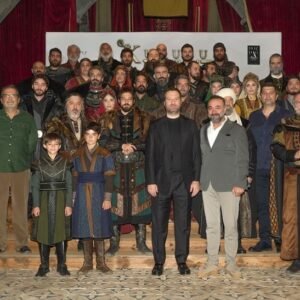 Kuruluş Orhan Season 1 cast during costume reading rehearsal; Mert Yazıcıoğlu, Barış Falay, Bennu Yıldırımlar, and full ensemble on set.